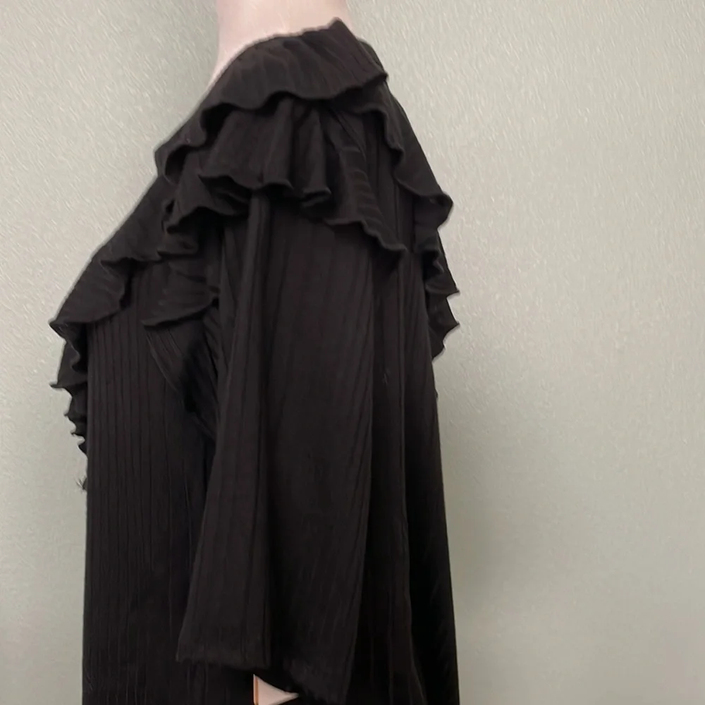 Riley & Rae Black Ruffled Ribbed Top - Picture 6 of 9